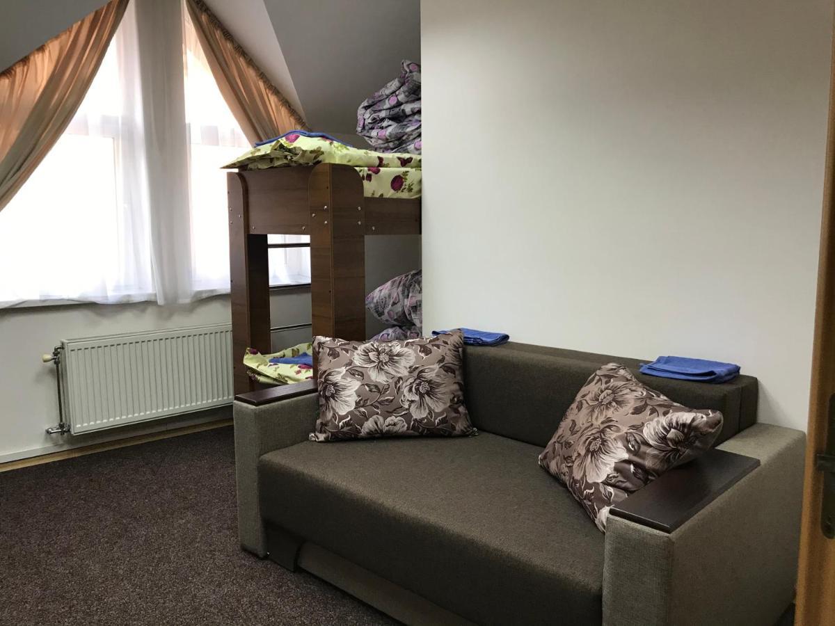 Міни-Хостел Родинного Типу Dubai Uzhhorod Εξωτερικό φωτογραφία